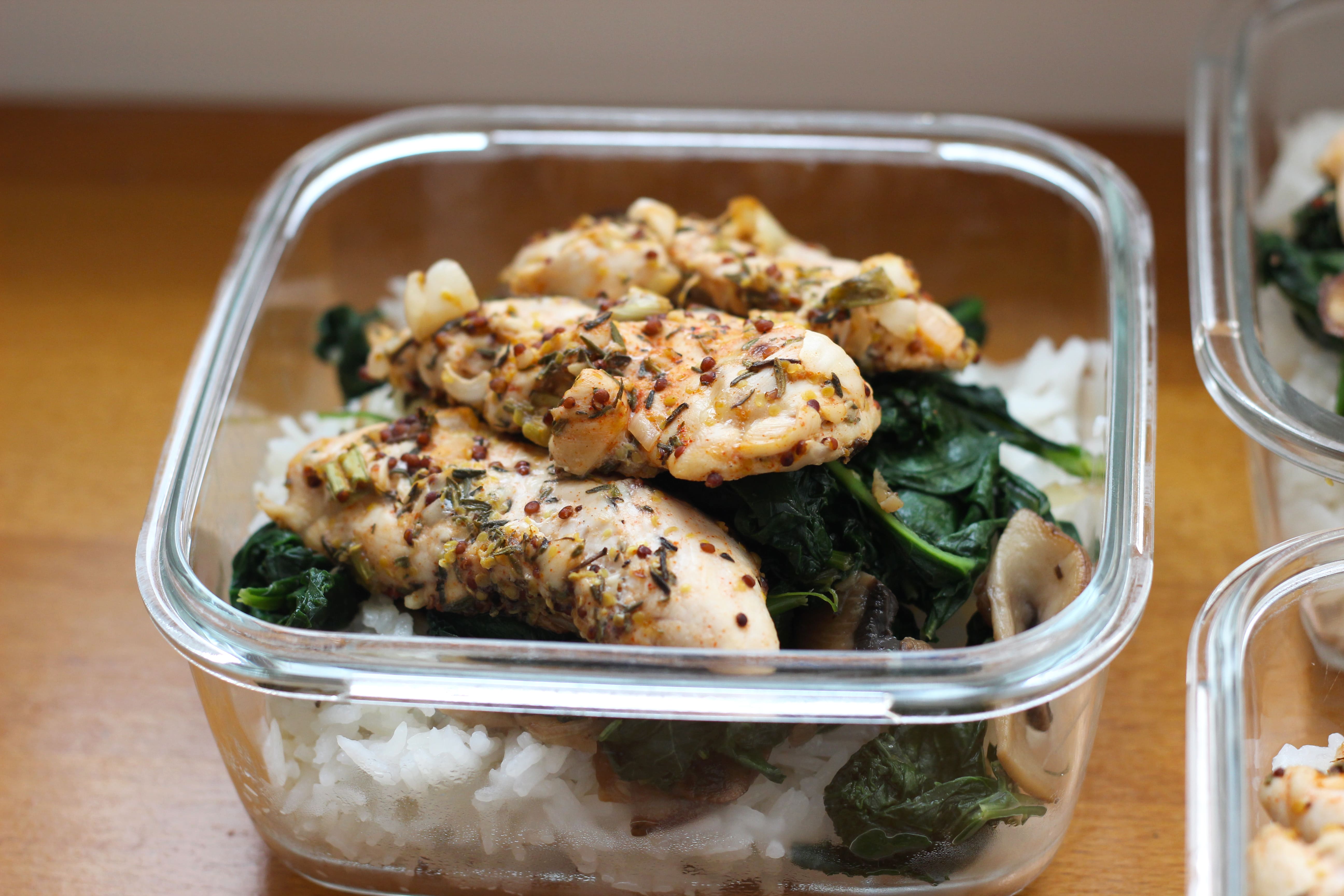Poulet à la moutarde accompagné de riz thaï et sauté d'épinards chou kale champignons poulet-moutarde-saute-epinards-chou-kale-champignons