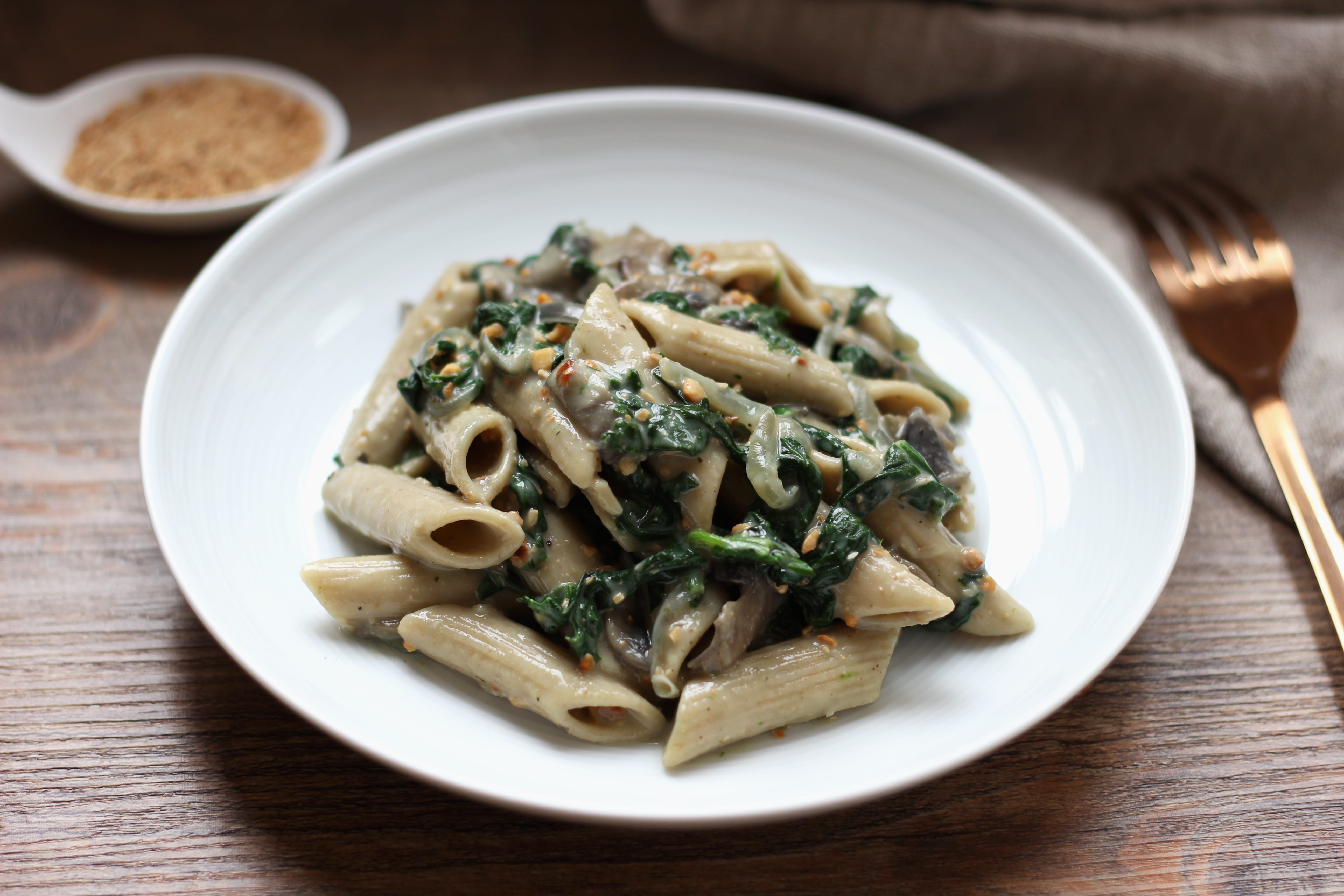 Penne sauce crémeuse aux épinards, champignons et noix de cajou grillées penne-sauce-cremeuse-epinards-champignons-noix-de-cajou-grillees